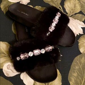 Faux fur slides